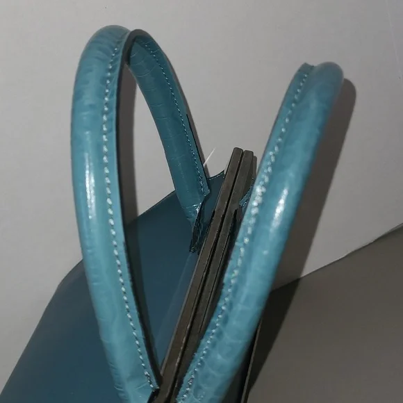 Vittoria Napoli Embossed Leather Satchel. Made In Italy - Picture 5 of 10